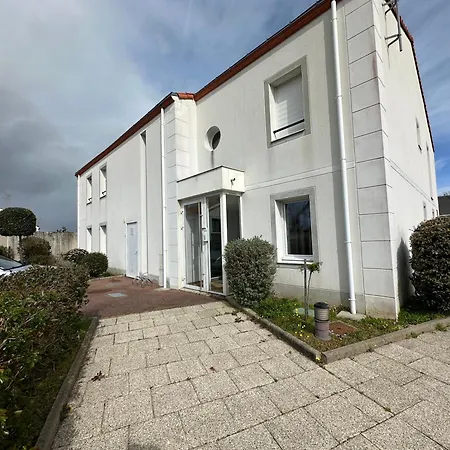 Апартаменты La Garenne, Pres Des Commerces