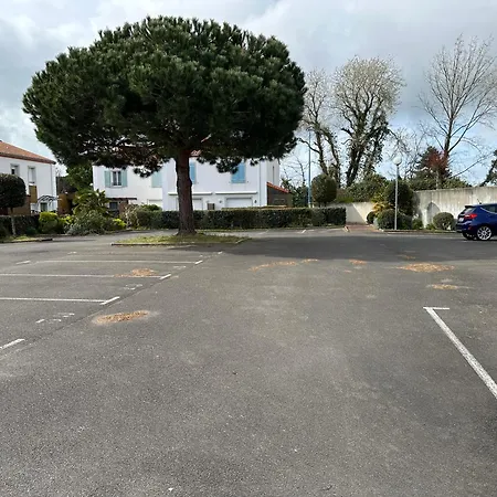 Апартаменты La Garenne, Pres Des Commerces *