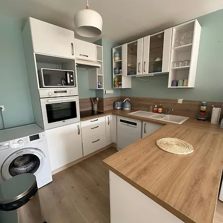 La Garenne, Pres Des Commerces