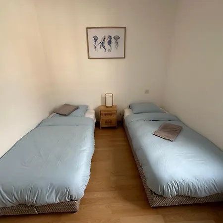 La Garenne, Pres Des Commerces