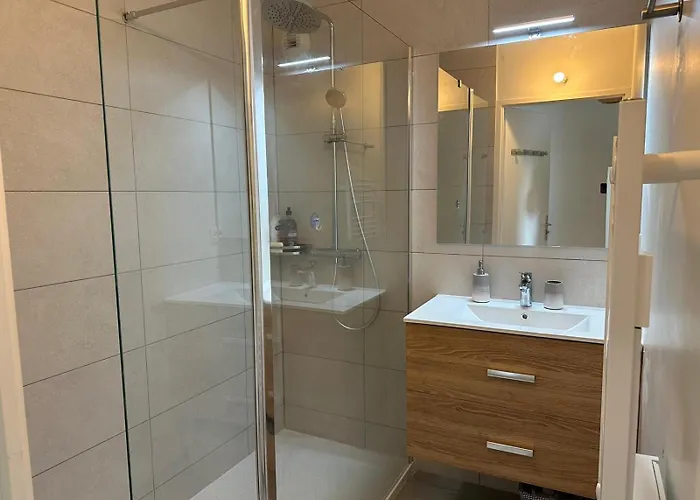 La Garenne, Pres Des Commerces *