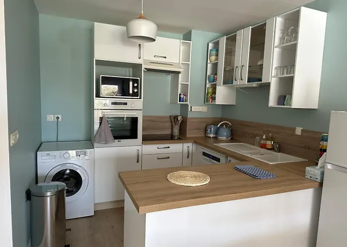 La Garenne, Pres Des Commerces