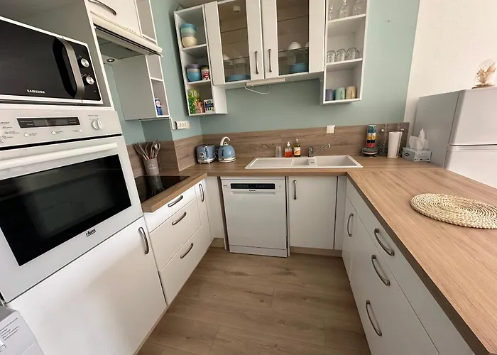 La Garenne, Pres Des Commerces