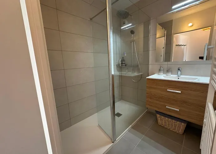 La Garenne, Pres Des Commerces *