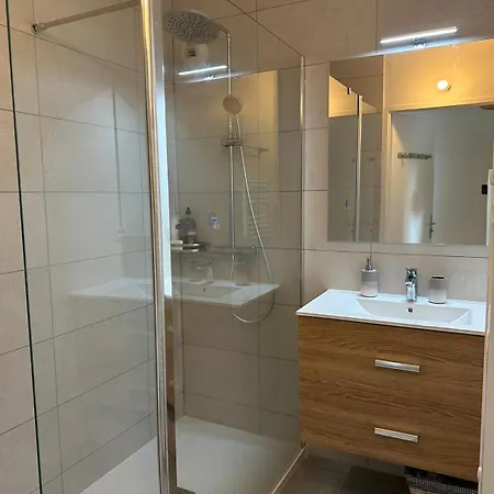 La Garenne, Pres Des Commerces *