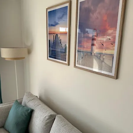 La Garenne, Pres Des Commerces