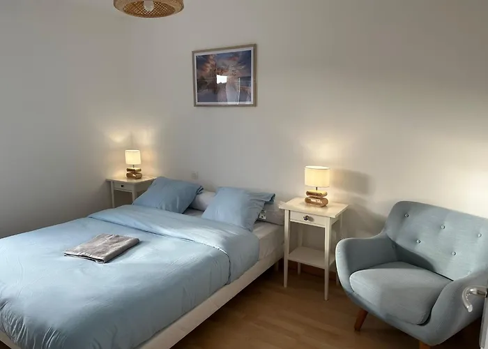 La Garenne, Près Des Commerces