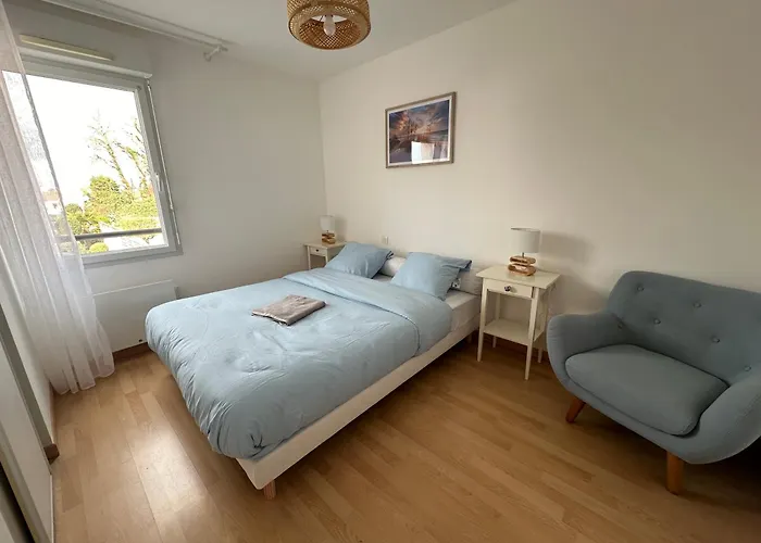 La Garenne, Près Des Commerces