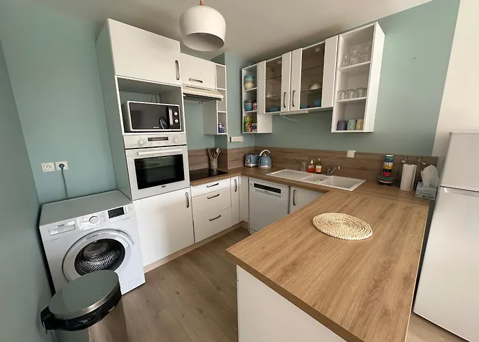 La Garenne, Près Des Commerces